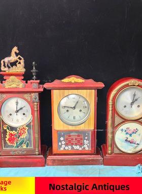 70年代老式机械钟，旧挂钟，乡村旧摆钟，怀旧的民间旧物品，北极
