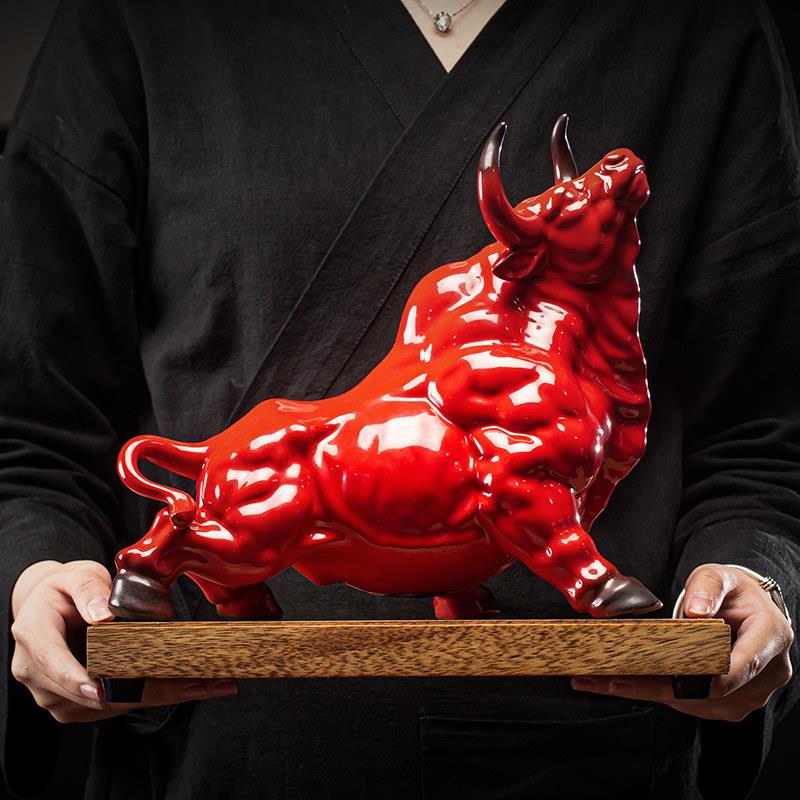 大号牛气冲天陶瓷华尔街红牛动物摆件办公室桌面装饰品股票吉祥物