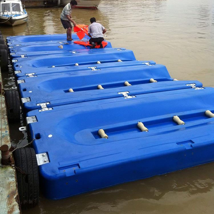 源头厂家塑料水上摩托艇停靠板平台海上船坞游艇泊位浮筒水上平台