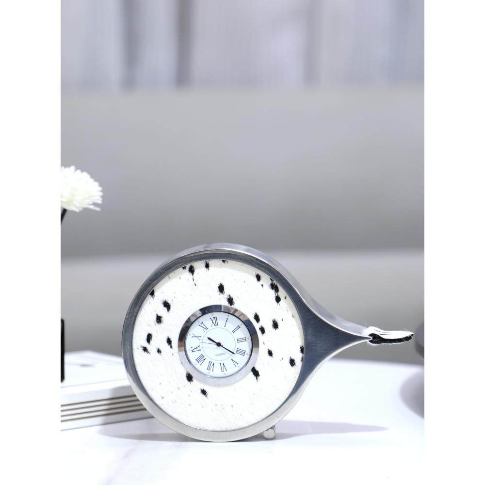 现代简约金属马毛创意时钟座钟客厅家用台式台钟样板房装饰品摆件