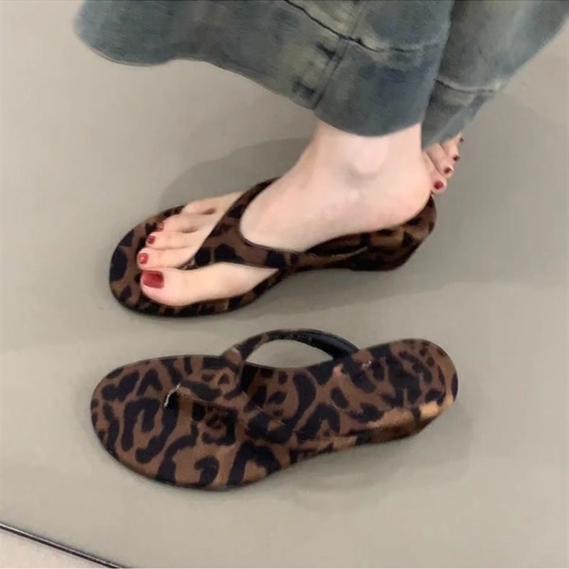 羊皮版~厚底坡跟豹纹人字拖外穿C休闲配裙子晚风气质夹趾凉拖鞋女