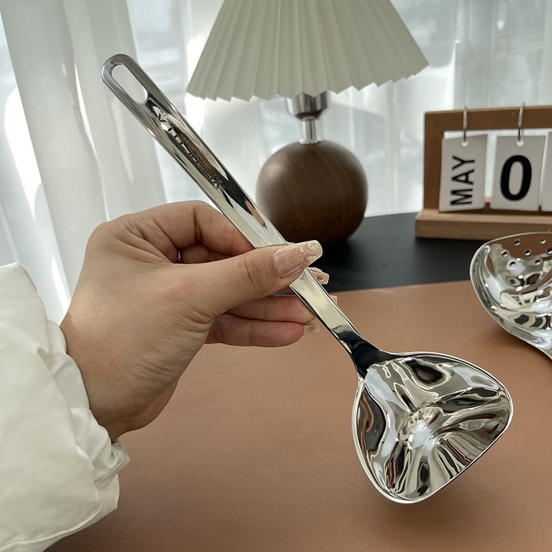 VE 18-10不锈钢p一体三角造型汤勺漏眼勺可立火锅勺粥勺带挂孔舀