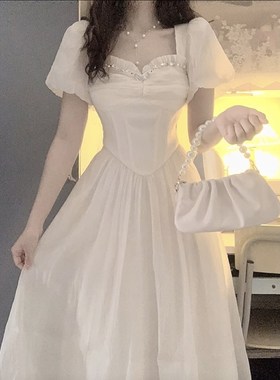 大码胖mm高f级感重工方领泡泡袖收腰白色连衣裙女气质显瘦仙女长