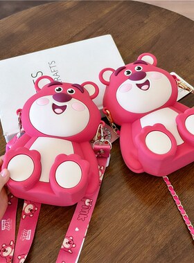 可爱卡通草莓熊小包包女2s023新款少女迷你斜挎包儿童零钱包硅胶