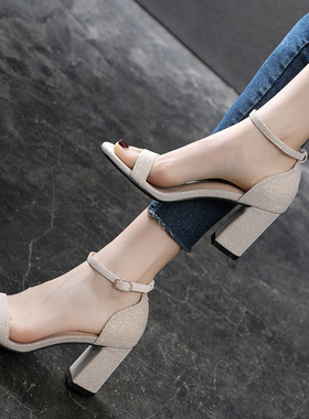 大码凉鞋女41一43加肥加宽40胖脚肥款42粗跟女鞋小脚30U小码31323