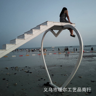 饰道具景区景观摆件铁艺木艺 云端爱心天梯室外网红打卡拍照背景装