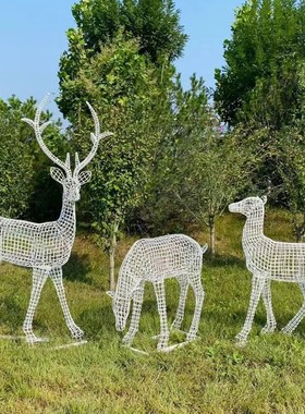 不锈钢编织鹿雕塑镂空发光网方格鹿动物金属抽象大型户外景观摆件