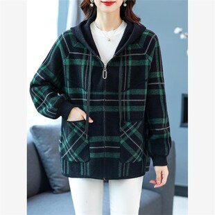 洋气妈妈带帽羊绒外套加s肥加大码中年女秋冬格子毛呢大衣开衫上