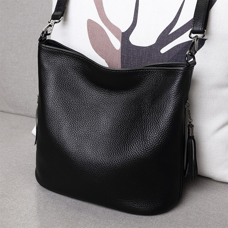 水桶包真皮小包包女包2021新款潮百搭流苏单肩包女头层牛皮斜挎包