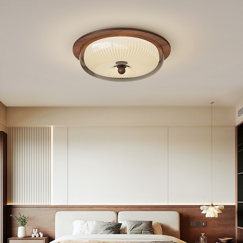 法式中古风主卧室吸顶灯具2025年新款胡桃木色护眼高级房间玻璃灯