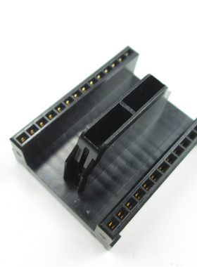 全新S7-300PLC U型连接器390-0AA00-0AA0后连接槽PC-GF20实拍