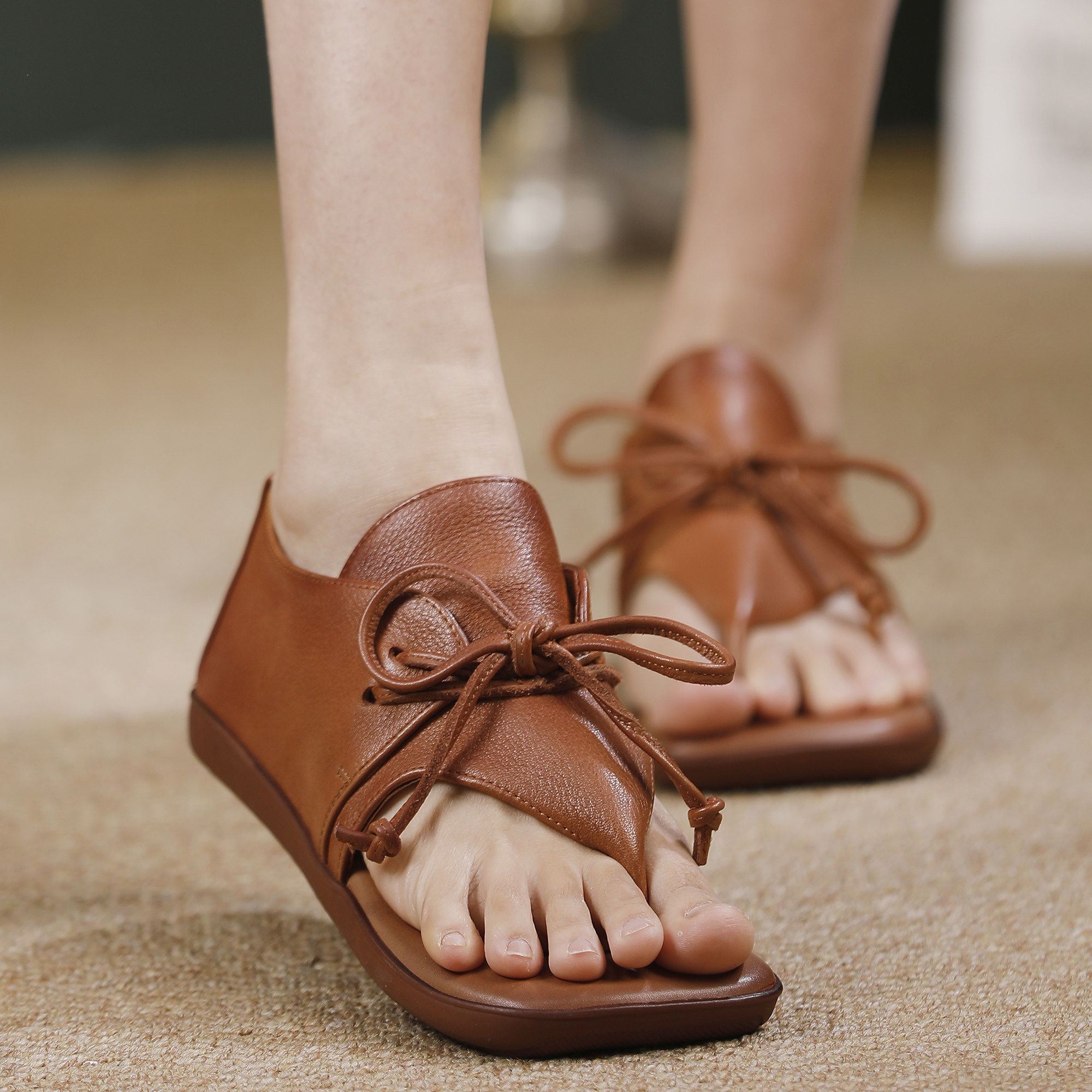 复古风真皮夹趾罗马凉鞋女夏交叉绑带低跟舒适凉靴棕色纯色平底,女鞋,罗马凉鞋,淘宝优惠券,粉丝福利购,淘宝优惠卷