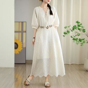 复古温柔风重工艺镂空刺绣宽松慵懒风流苏绑带玫瑰红连衣裙