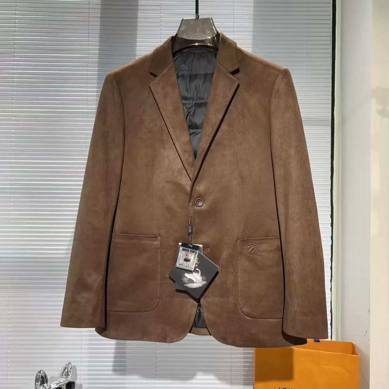 2025冬季新品鹅绒西服便装欧货潮牌鹿皮绒欧货修身简约休闲羽绒服