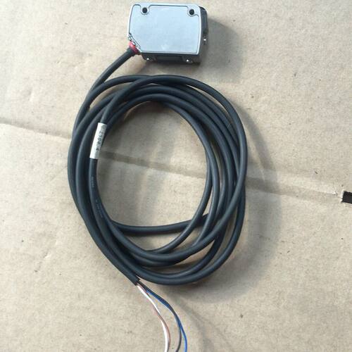 LR-ZB250AP光电传感器实物拍摄