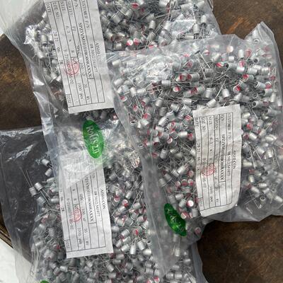 艾华 直插固态电容 35V100UF 体积 6X8 高