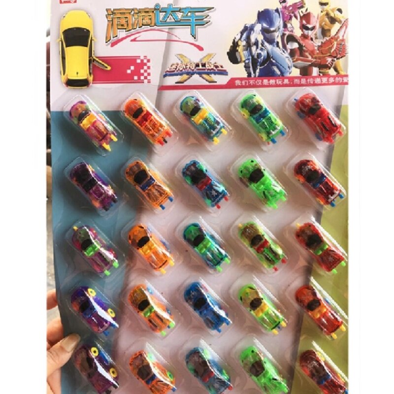 교수형 보드 어린이 미니 플라스틱 속도 자동차 전투 자동차 키 발사기 방출 자동차 학교 측면 장난감 작은 선물