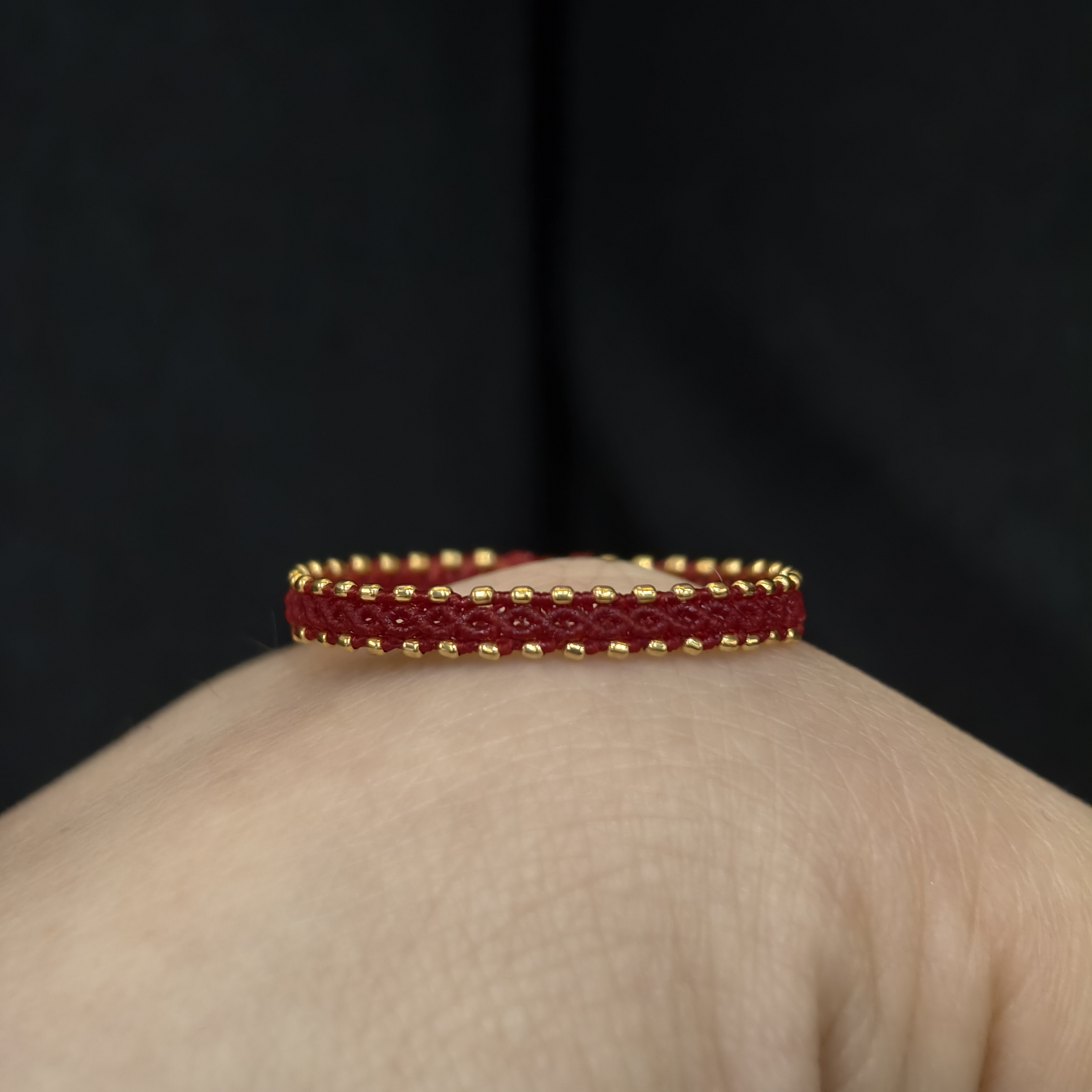 半宝阁18k真金芝麻珠蕾丝戒指精致红绳本命年手工编织2.8mm宽蜡线