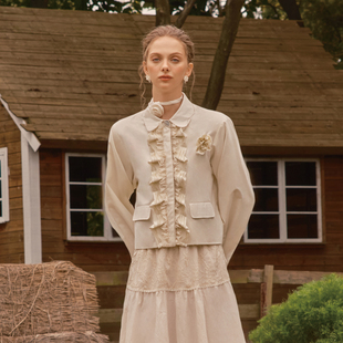 胸花蕾丝褶边拼接短外套 夜皇后 TAM TUUAS