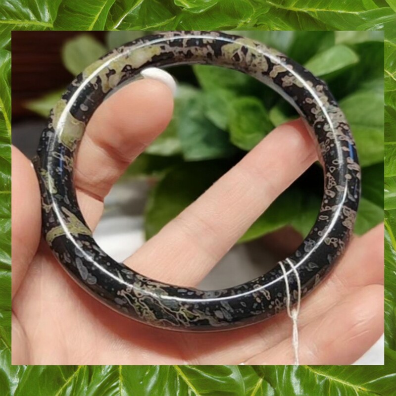 天然玉手镯圆条梅花玉