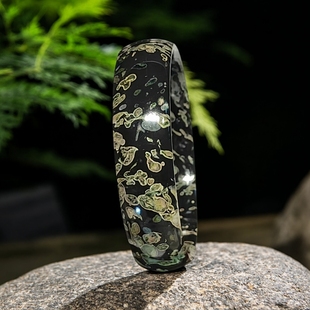 天然梅花玉手镯正宗原矿一级老料64圈口精品收藏