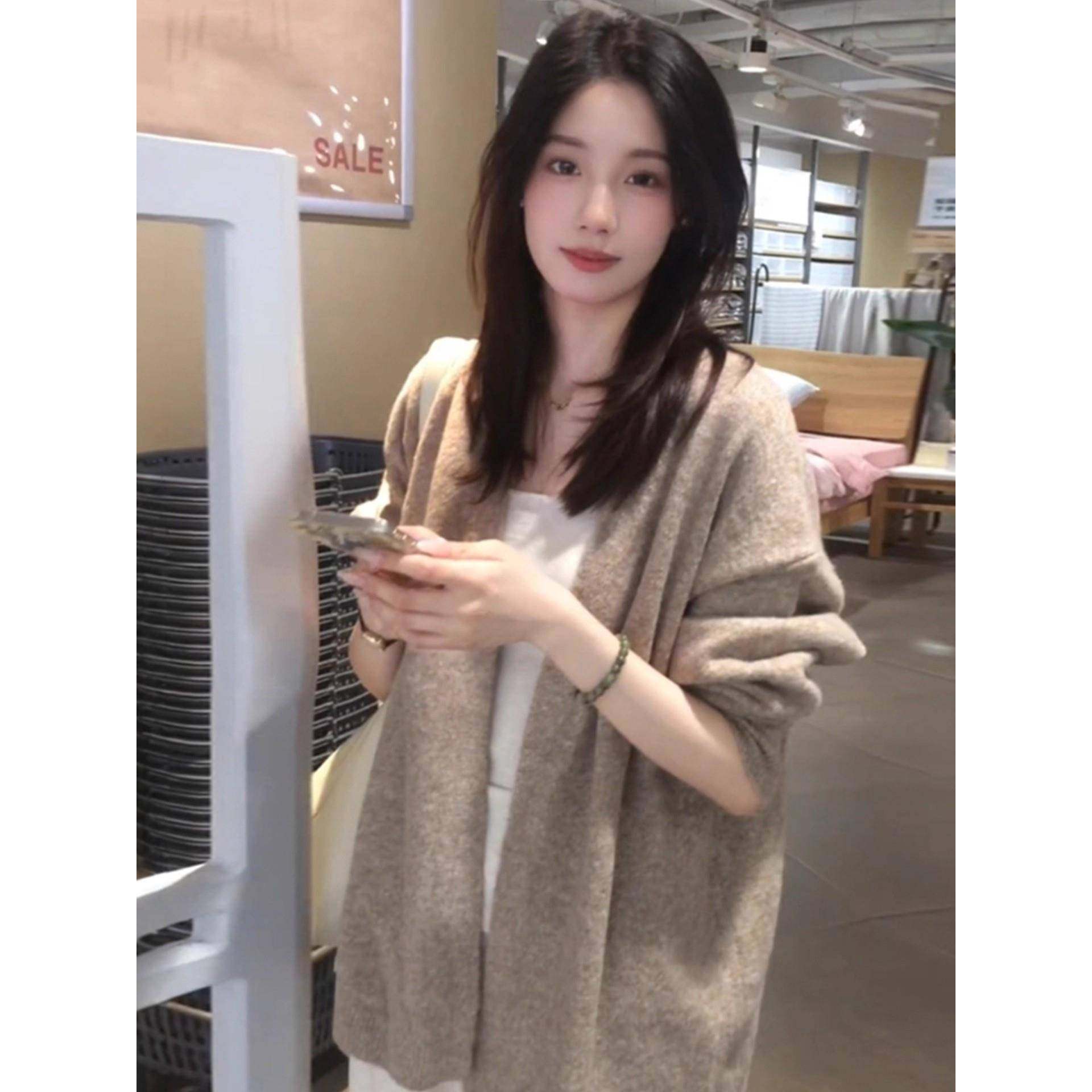 日系燕麦色针织开衫女秋季慵懒氛围感毛衣外套宽松高级感穿搭上衣