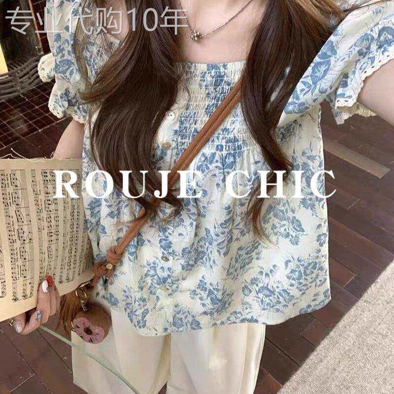 法国rouje chic蓝色碎花泡泡袖方领娃娃衫女夏季贝壳扣花边袖上衣