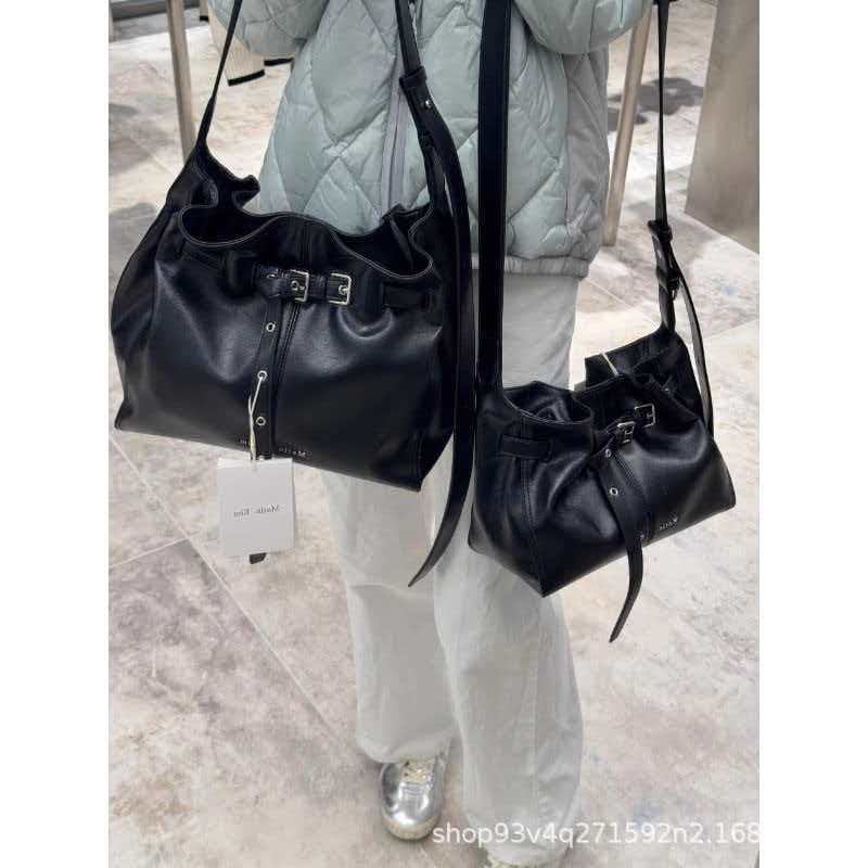 现货韩国跨境新款纯色抽褶机车包女大容量单肩斜挎包水桶包