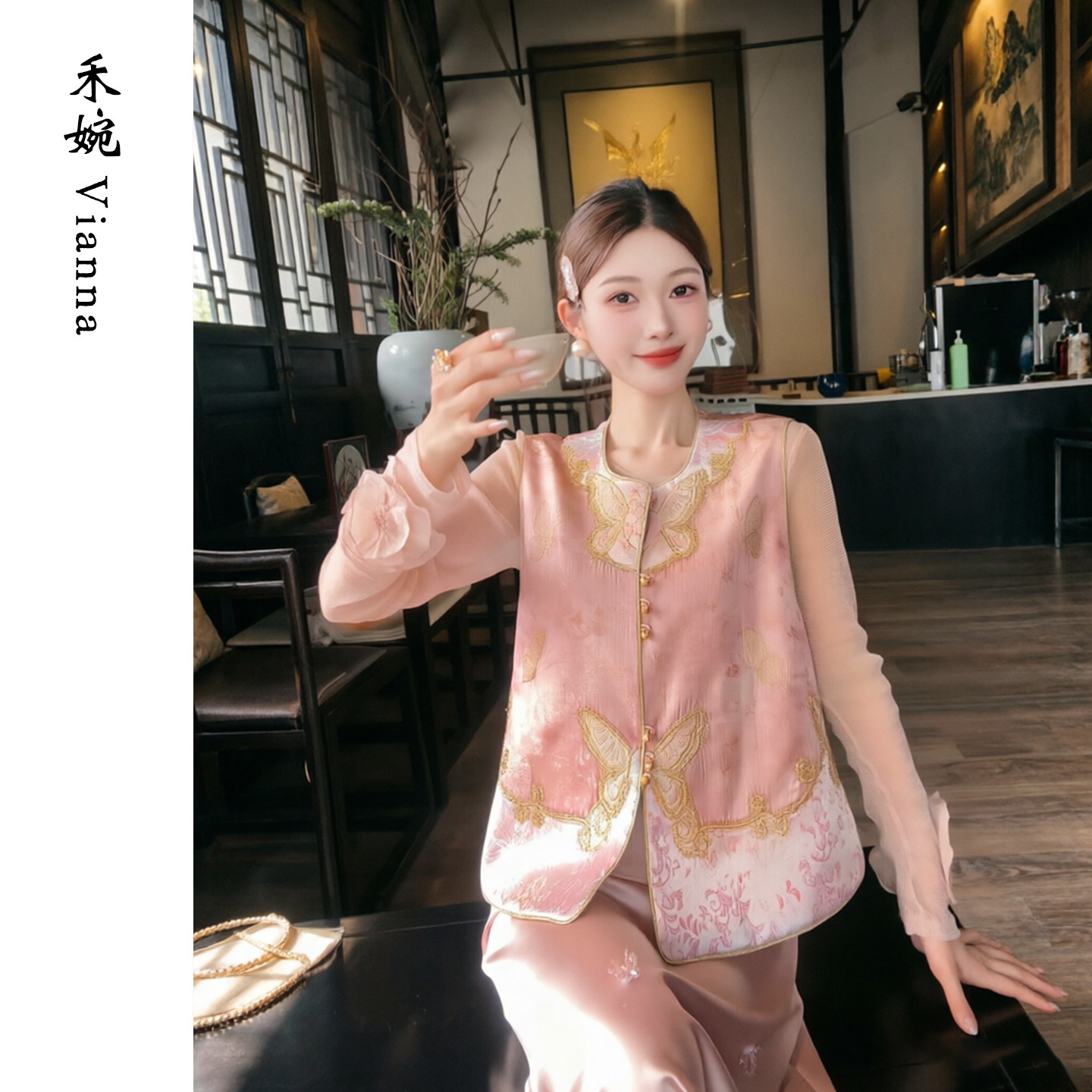 新中式钉珠刺绣手绘马甲