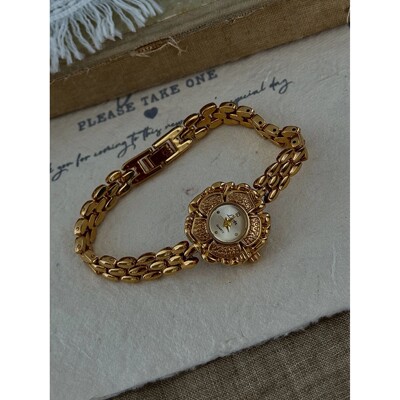 1 Piece of French Golden Retro Camellia Women's Watch,