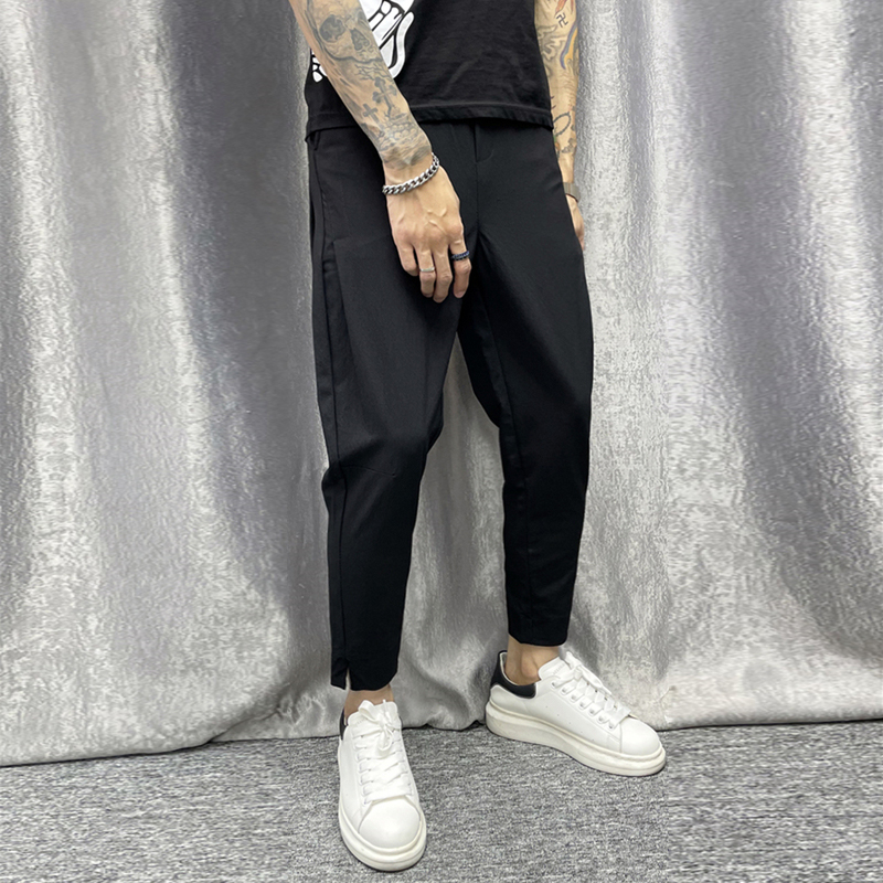 网红社会精神小伙开叉宽松裤子