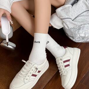 嘉俪多女韩版圆头小白鞋运动休闲松紧带深口圆头2025新款春季时尚