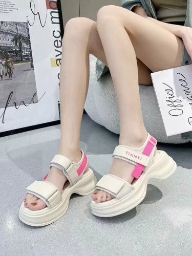嘉俪多松糕底韩版沙滩凉鞋女