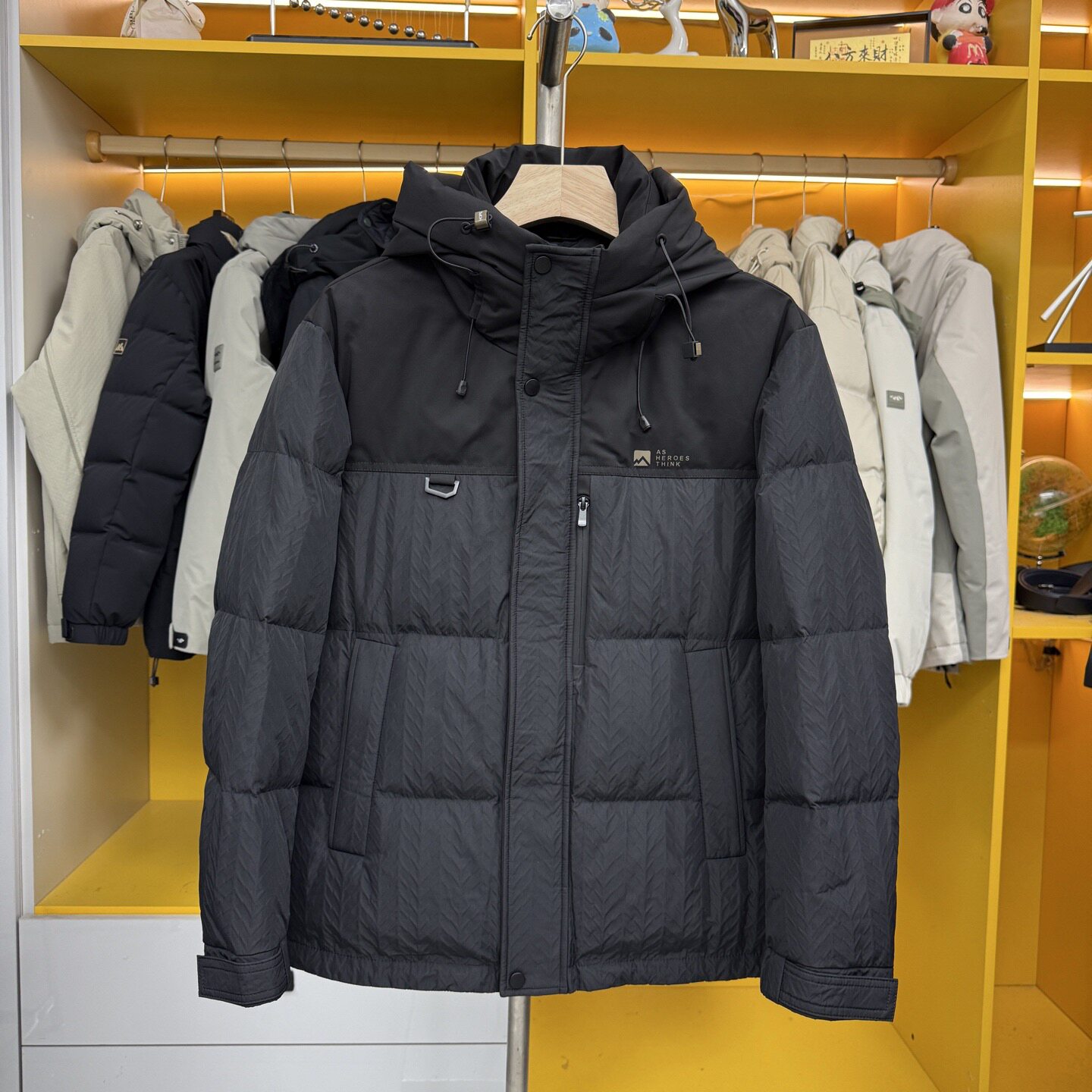 W1056短款加厚保暖连帽羽绒羽绒服