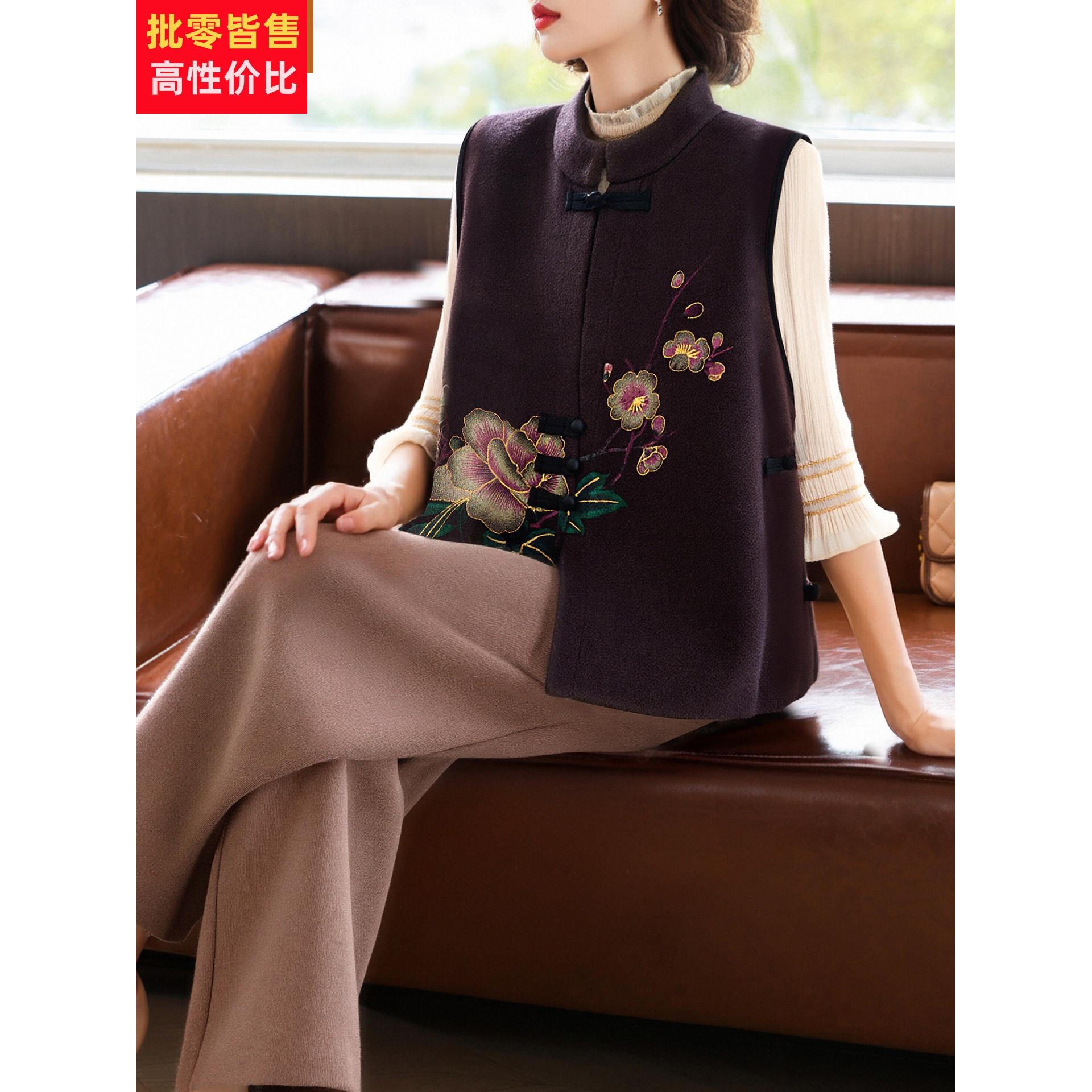 妈妈时尚针织打底衫中年女装秋装印花马甲中老年秋冬洋气三件套装