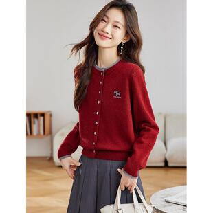 刺绣撞色圆领红色针织开衫女2025新款春秋小个子外搭短款毛衣外套