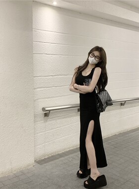 黑色辣妹无袖背心吊带连衣裙女夏季长裙收腰紧身性感包臀开叉裙子