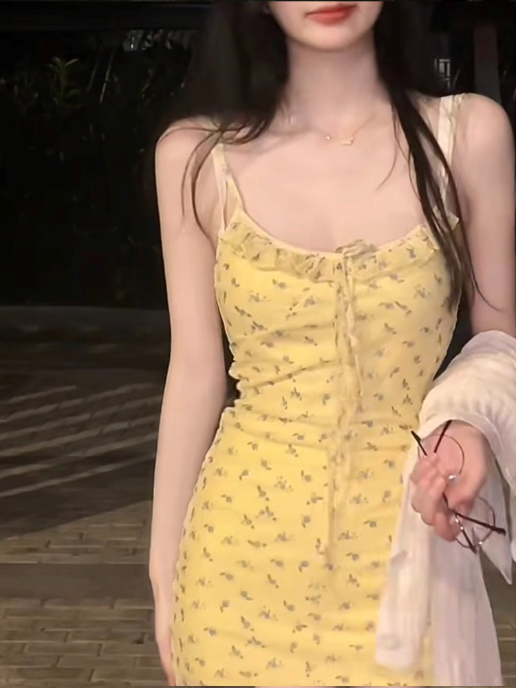 甜美风碎花连衣裙女收腰海边度假碎花吊带裙夏季修身a字连衣裙潮