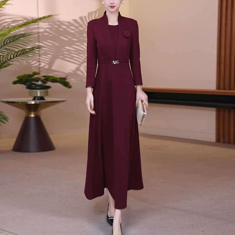 气质轻奢连衣裙女冬2025新款今年流行爆款高级感修身显瘦大摆长裙