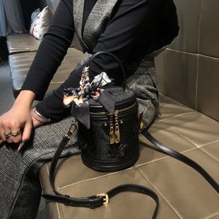 香港品牌包包女式 发财桶水桶包真皮手提单肩斜挎小包 2025新款 时尚