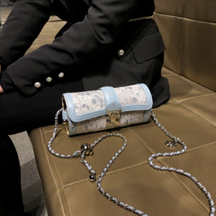 精致通勤刺绣小包真皮春夏休闲斜挎圆筒包 香港品牌包包女2026新款