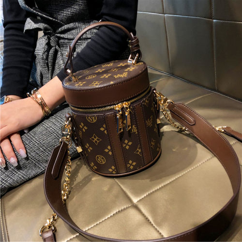 香港品牌新款高级感气质水桶包