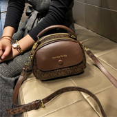 设计感时尚 香港正品 女士包包2025新款 手提小圆包真皮斜挎单肩小包