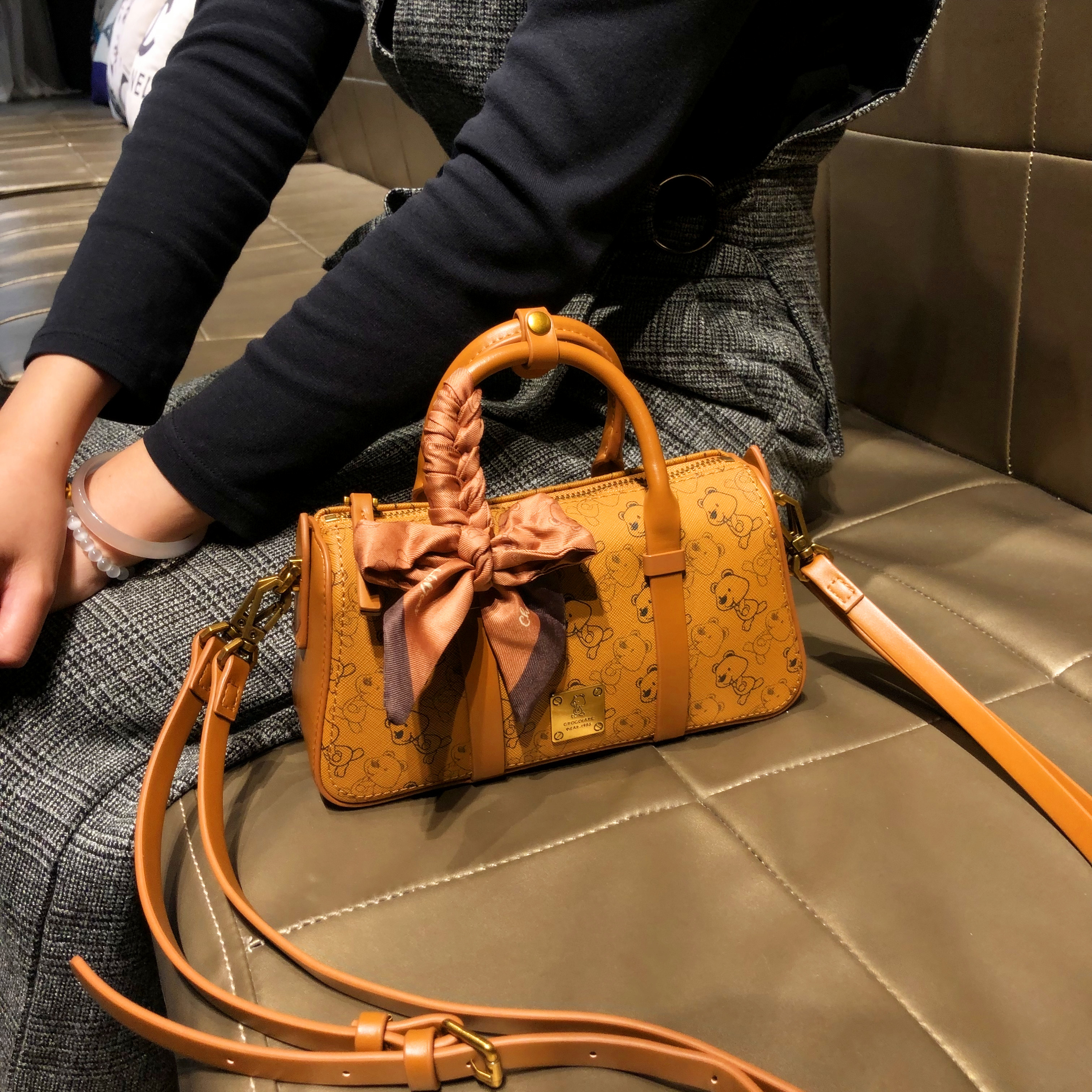 香港品牌时尚复古印花休闲枕头包