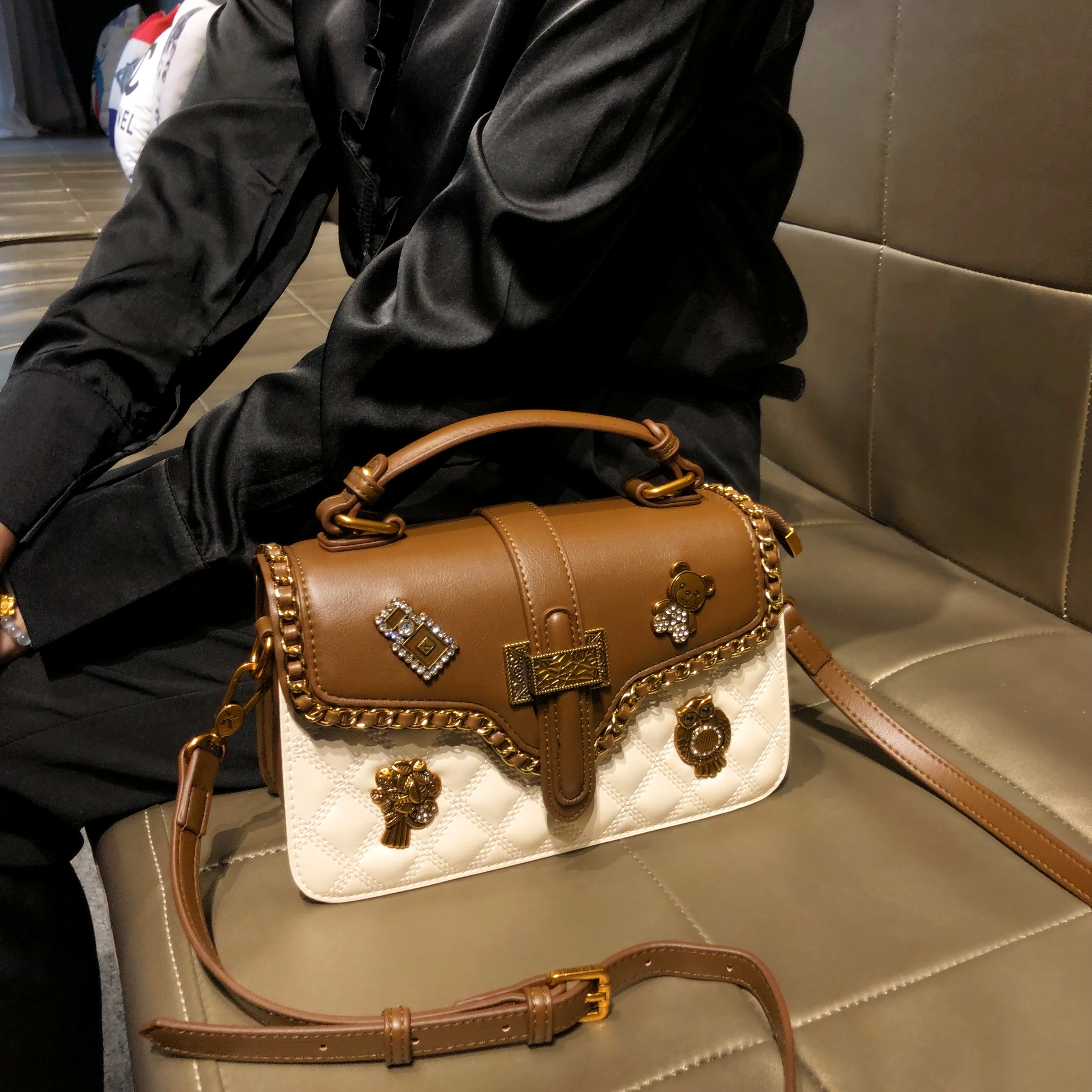 香港品牌包包女式2025新款大气高级斜挎包真皮手提单肩冬季小方包