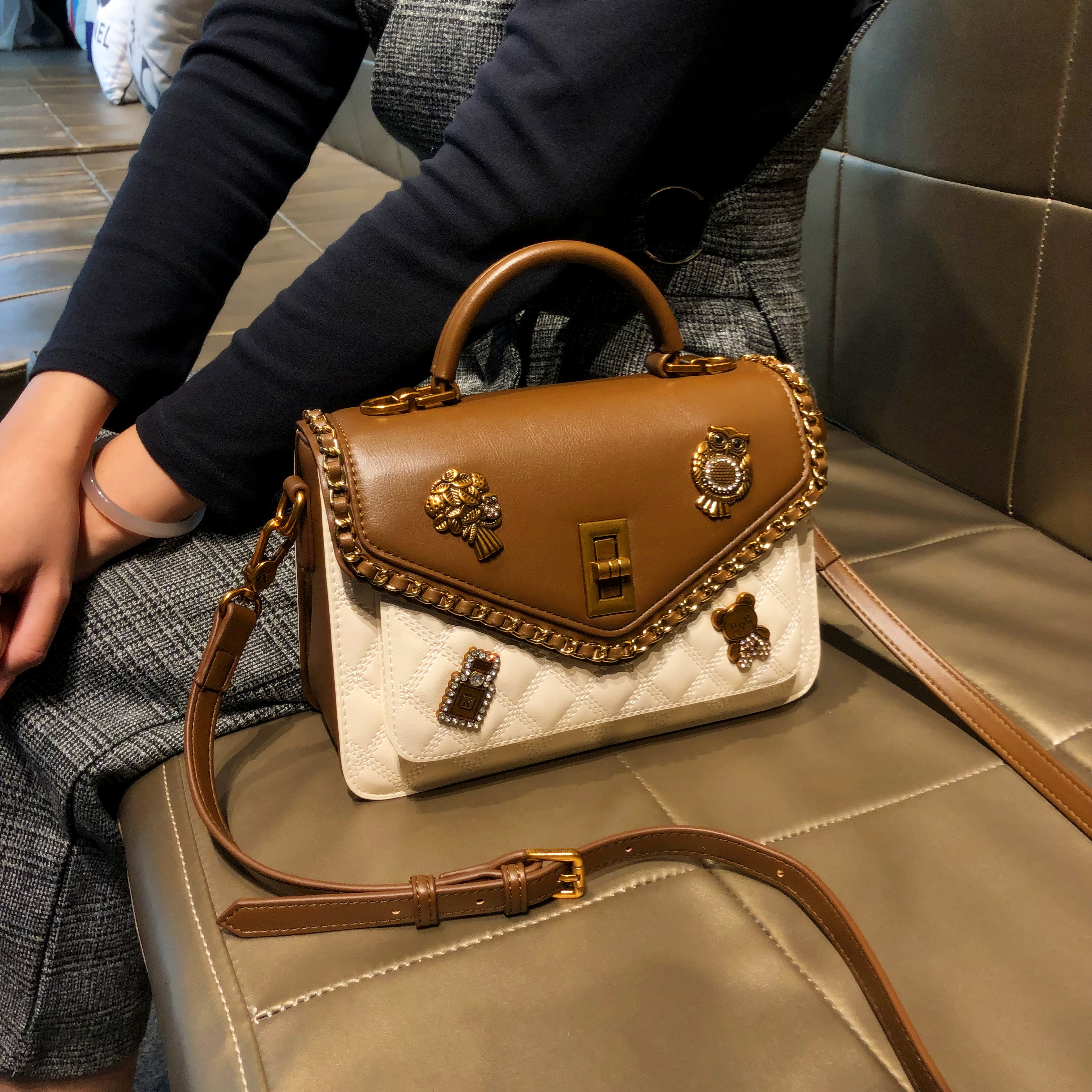 香港品牌时尚休闲徽章气质小方包