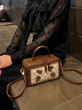 Hong Kong Brand Women's Bag 2026 New Model Exquisite Everyday Handbag Small Square Bag for Women Stylish Shoulder Crossbody Bag