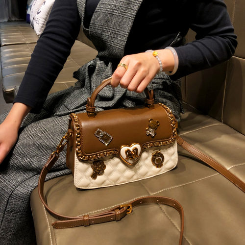 香港品牌时尚休闲设计菱格小方包