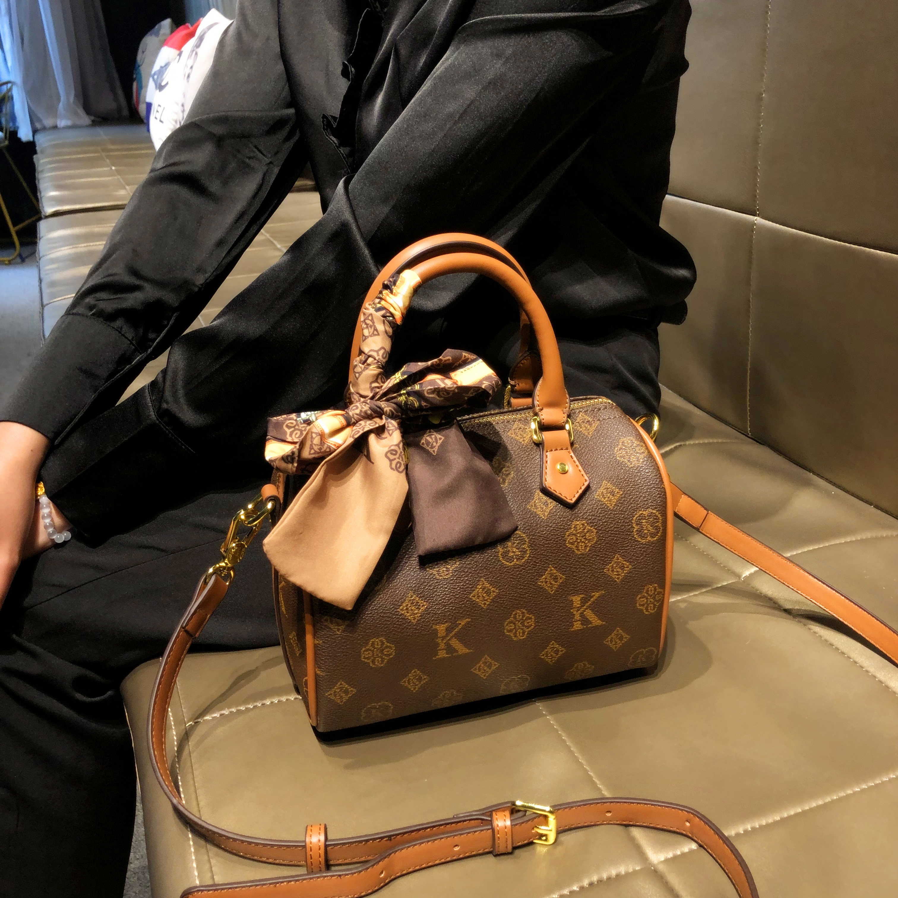 香港品牌复古时尚印花气质枕头包