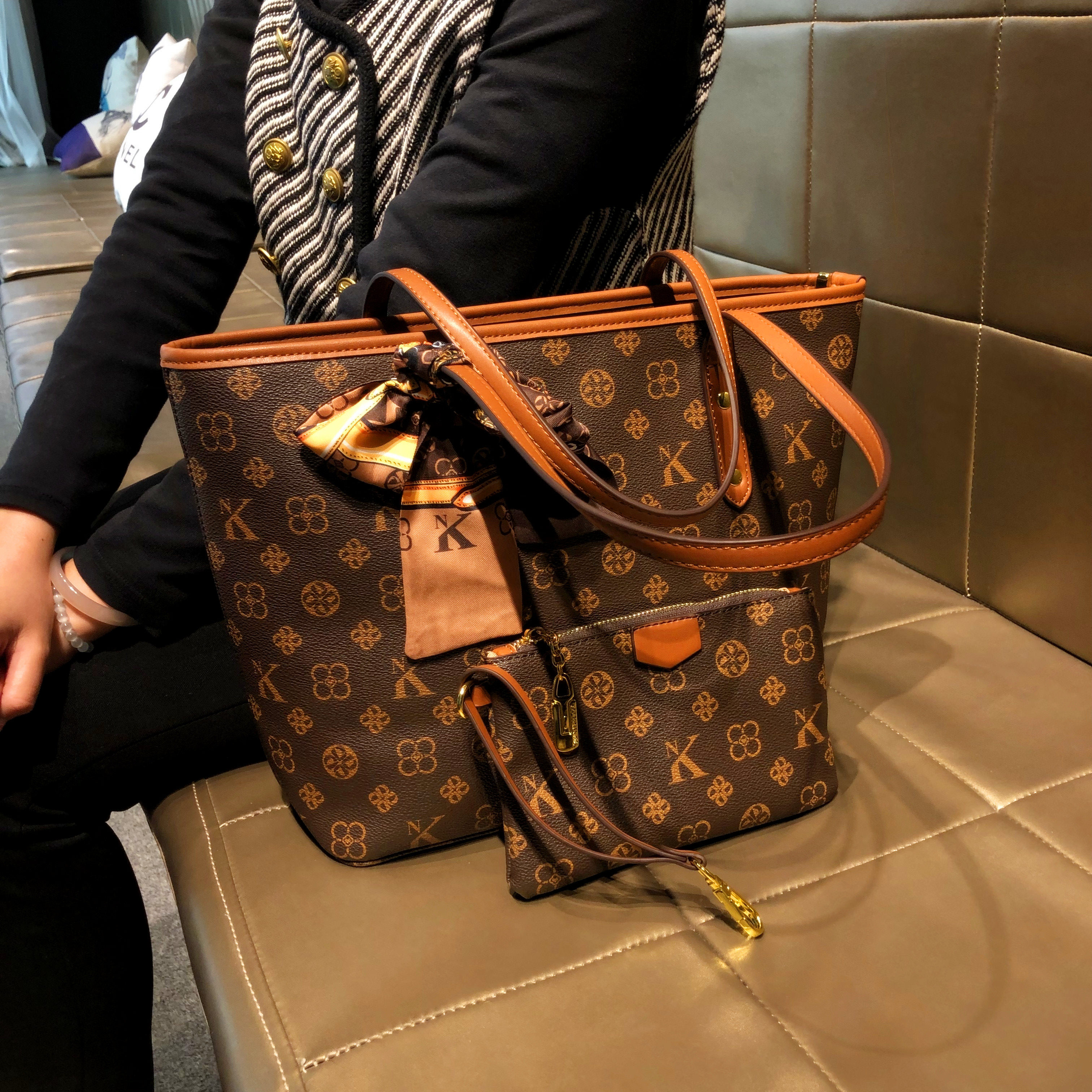 香港品牌包包2026新款真皮复古单肩时尚女包大容量高级托特包大包,箱包皮具/热销女包/男包,托特包,淘宝优惠券,粉丝福利购,淘宝优惠卷